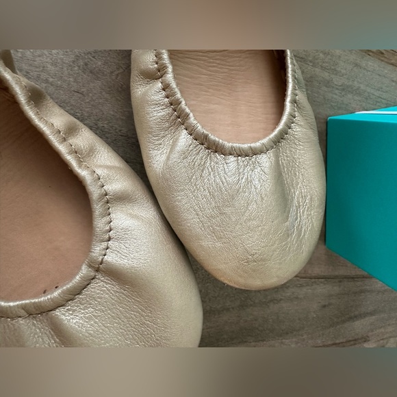 Metallic champagne Tieks - size 8 - Picture 3 of 5